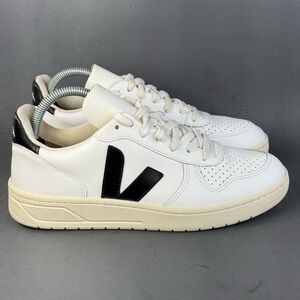 Veja White and Cream Athletic Shoes with Retro Design